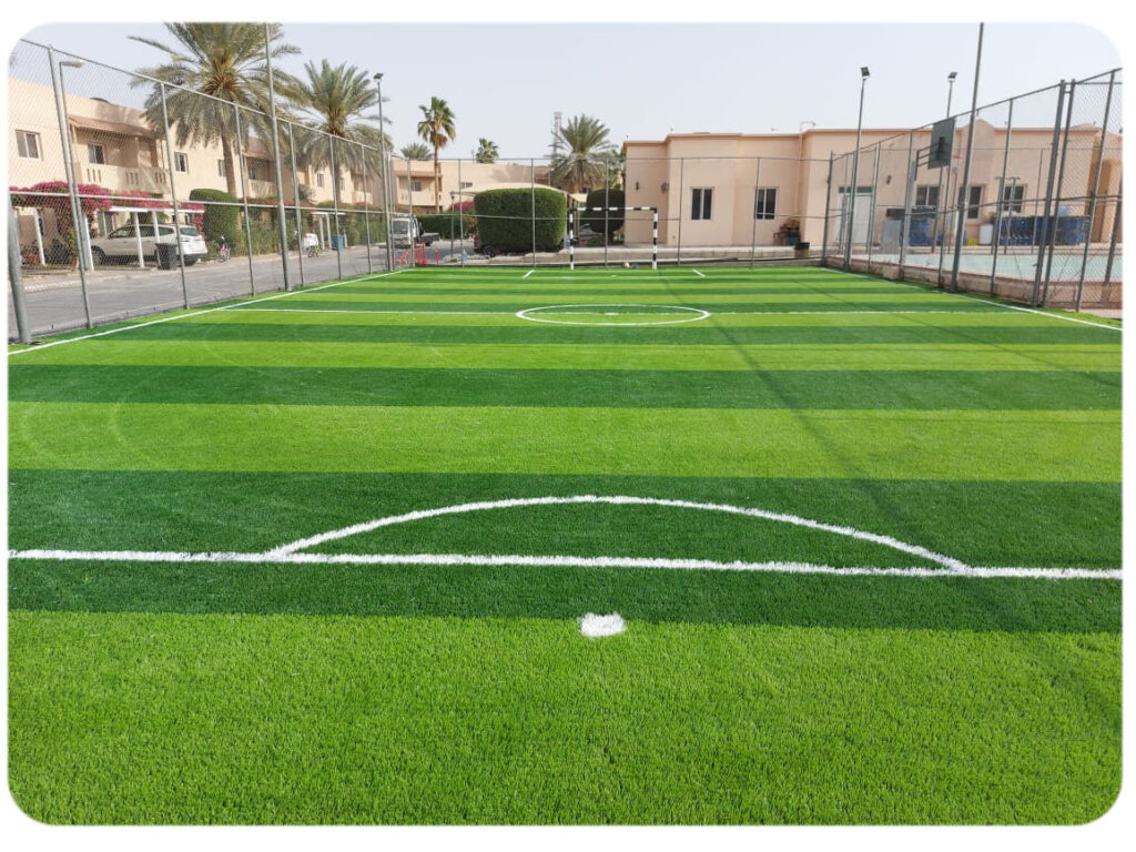 تنفيذ الملاعب والحدئق بأجود انواع العشب الصناعي توريد وتركيب العشب الصناعي بجودة عالية في الرياض